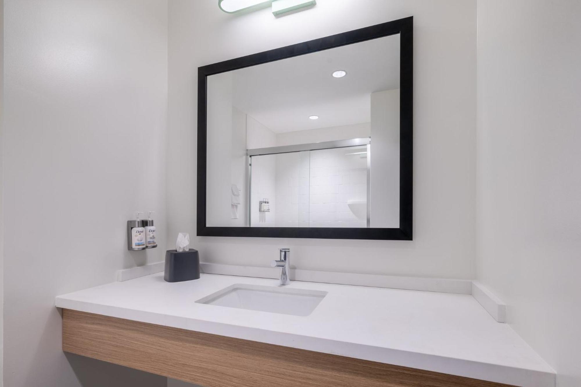 Garner By Ihg Phoenix - 2* Surprise